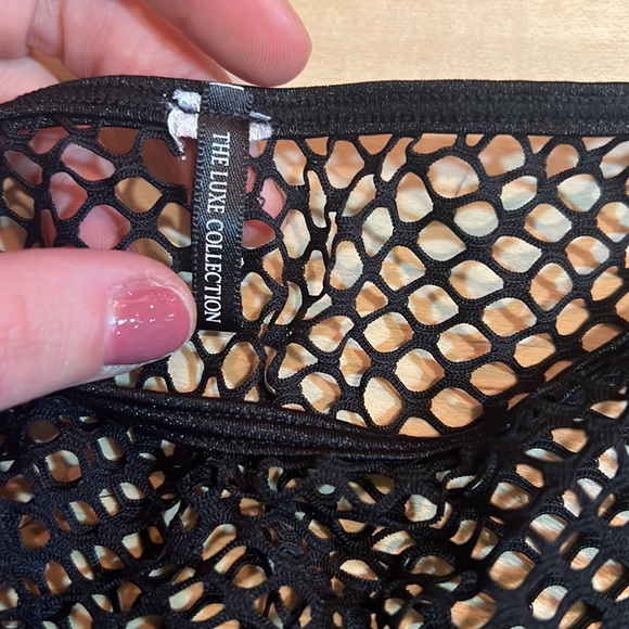 Fishnet off the shoulder crop top - Picture 2 of 5